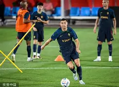 今晚体能课后,桑托斯单刀错失备战足总杯,话题不断,团队化学反应显著(内马尔回归桑托斯) 今晚体能课后,桑托斯单刀错失备战足总杯,话题不断,团队化学反应显著(内马尔回归桑托斯)